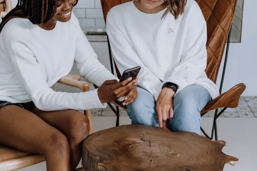 Social Media Girls Forums and Screen Time